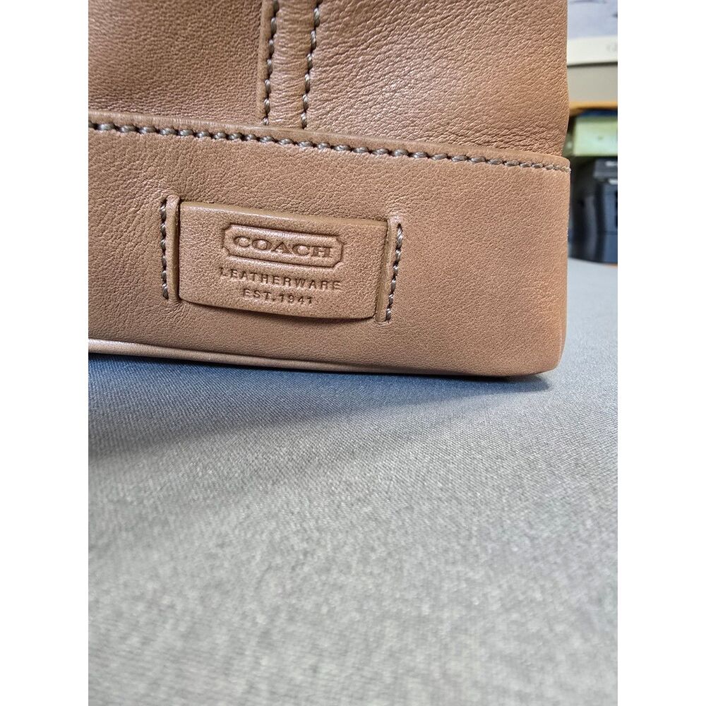 Vintage Coach Hampton Tote #5187 Leather Tote Bag - Picture 15 of 16
